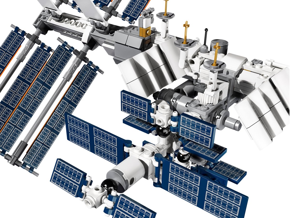 LEGO Ideas 21321 International Space Station | 864 Pieces | NASA | ISS