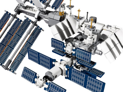 LEGO Ideas 21321 International Space Station | 864 Pieces | NASA | ISS