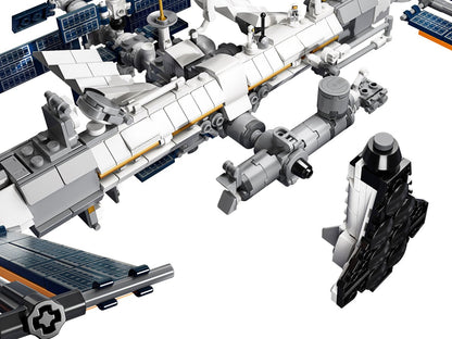 LEGO Ideas 21321 International Space Station | 864 Pieces | NASA | ISS